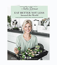Begib dich mit Nadia Damasos Buch <a href="https://vitafyde.com/eat-better-not-less-around-the-world.html">Eat Better Not Less Around The World</a> auf kulinarische Weltreise!</br> 
